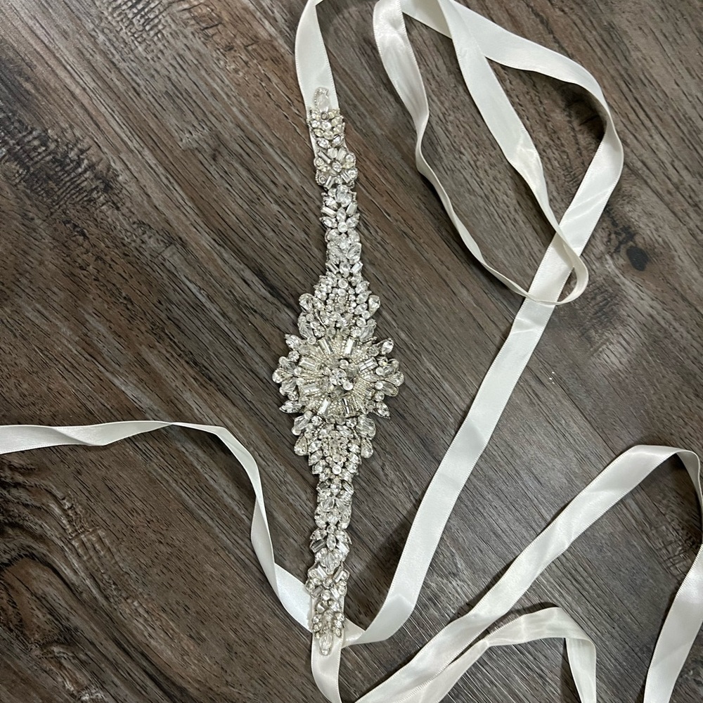 Wedding dress belt